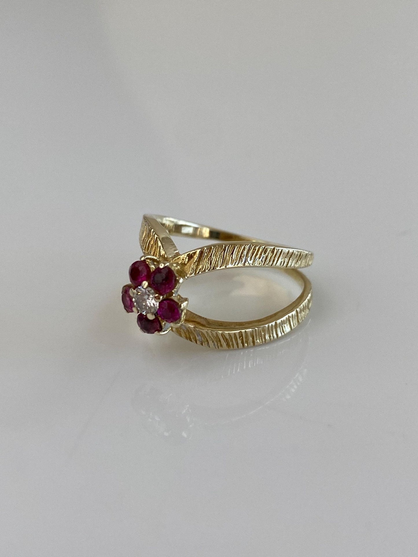 Vintage Solid 14k Yellow Gold Diamond Ruby Flower Textured Ring - Size 5.5
