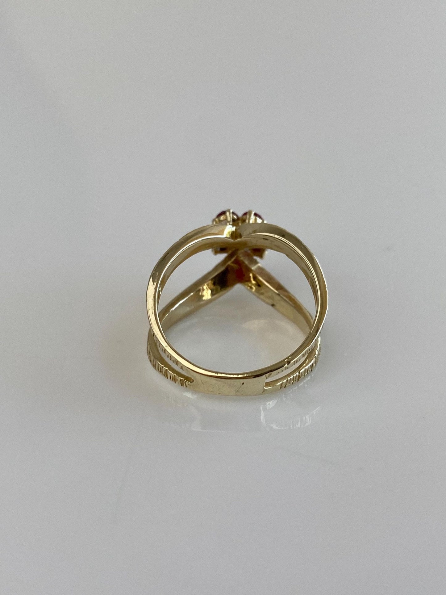 Vintage Solid 14k Yellow Gold Diamond Ruby Flower Textured Ring - Size 5.5