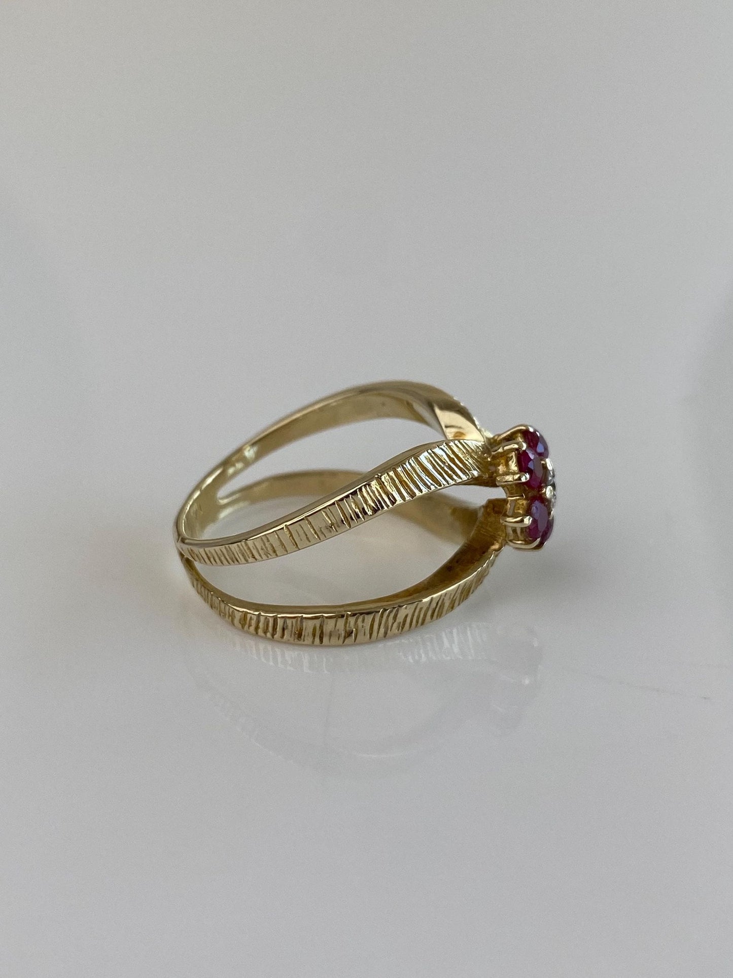 Vintage Solid 14k Yellow Gold Diamond Ruby Flower Textured Ring - Size 5.5