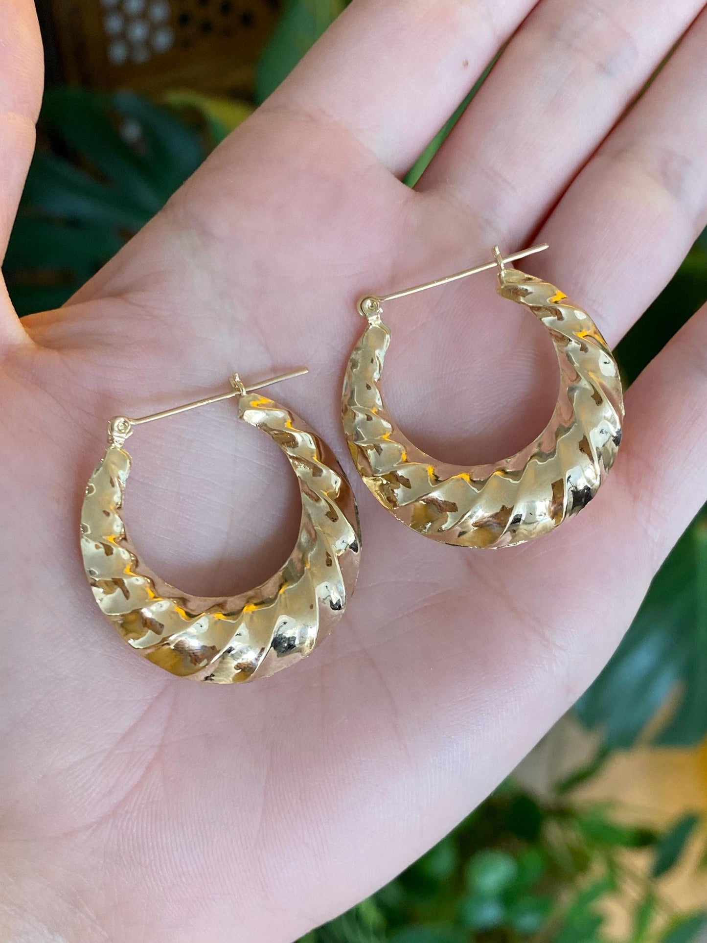 Vintage 14k Yellow Gold Tapered Twist Hoop Earrings