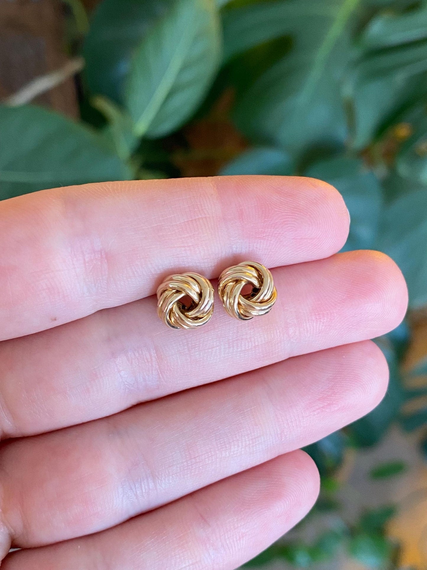 Vintage 18k Yellow Gold Knot Stud Earrings