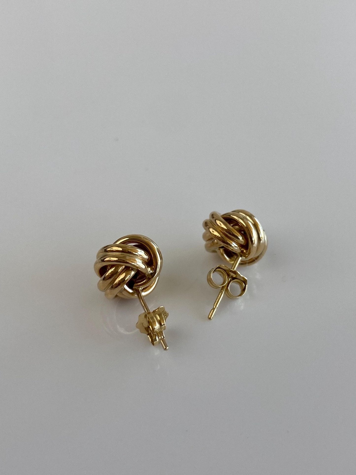 Vintage 18k Yellow Gold Knot Stud Earrings