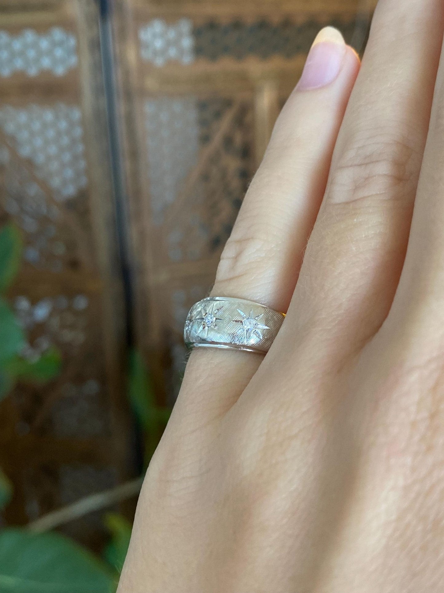 Vintage Solid 14k White Gold Star Set Diamond Crosshatch Ring Band - Size 4