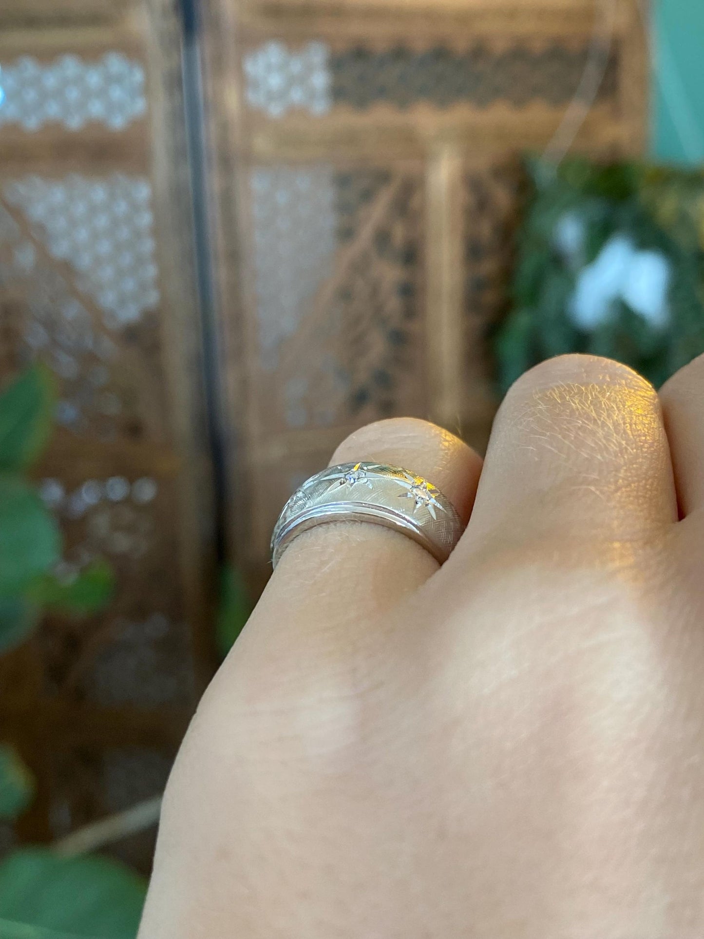 Vintage Solid 14k White Gold Star Set Diamond Crosshatch Ring Band - Size 4