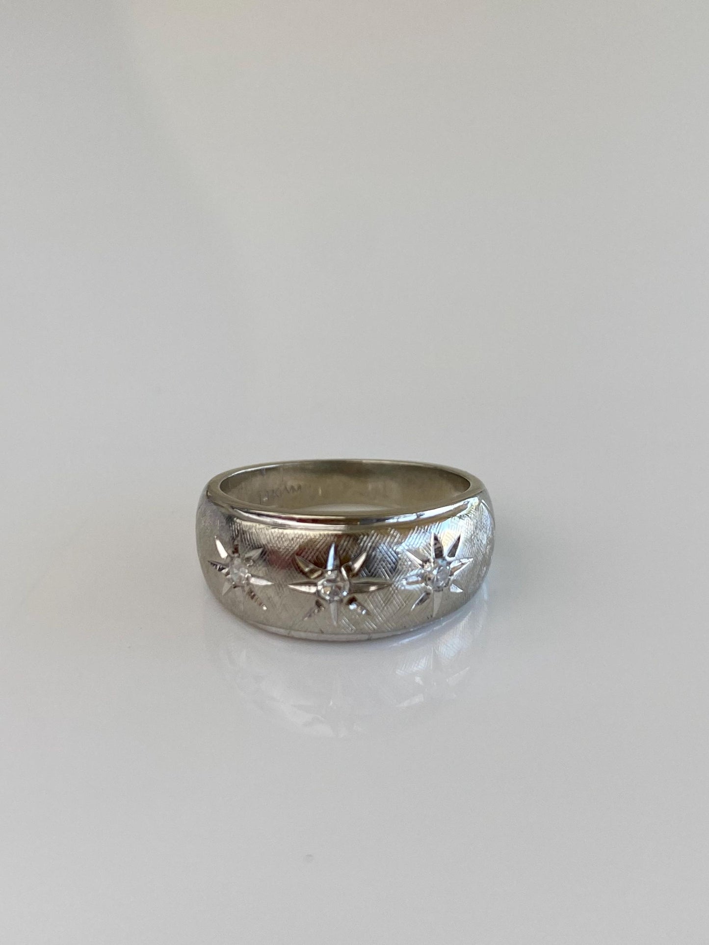 Vintage Solid 14k White Gold Star Set Diamond Crosshatch Ring Band - Size 4