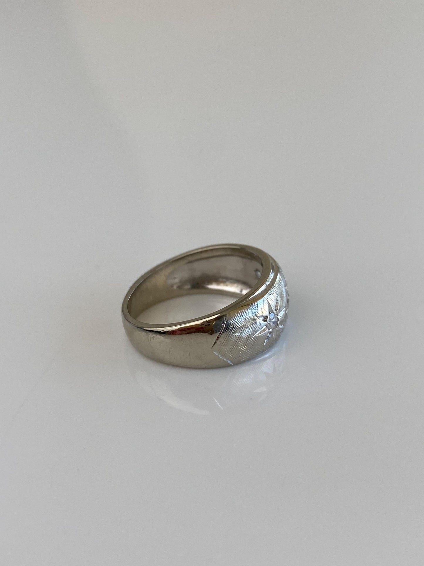 Vintage Solid 14k White Gold Star Set Diamond Crosshatch Ring Band - Size 4