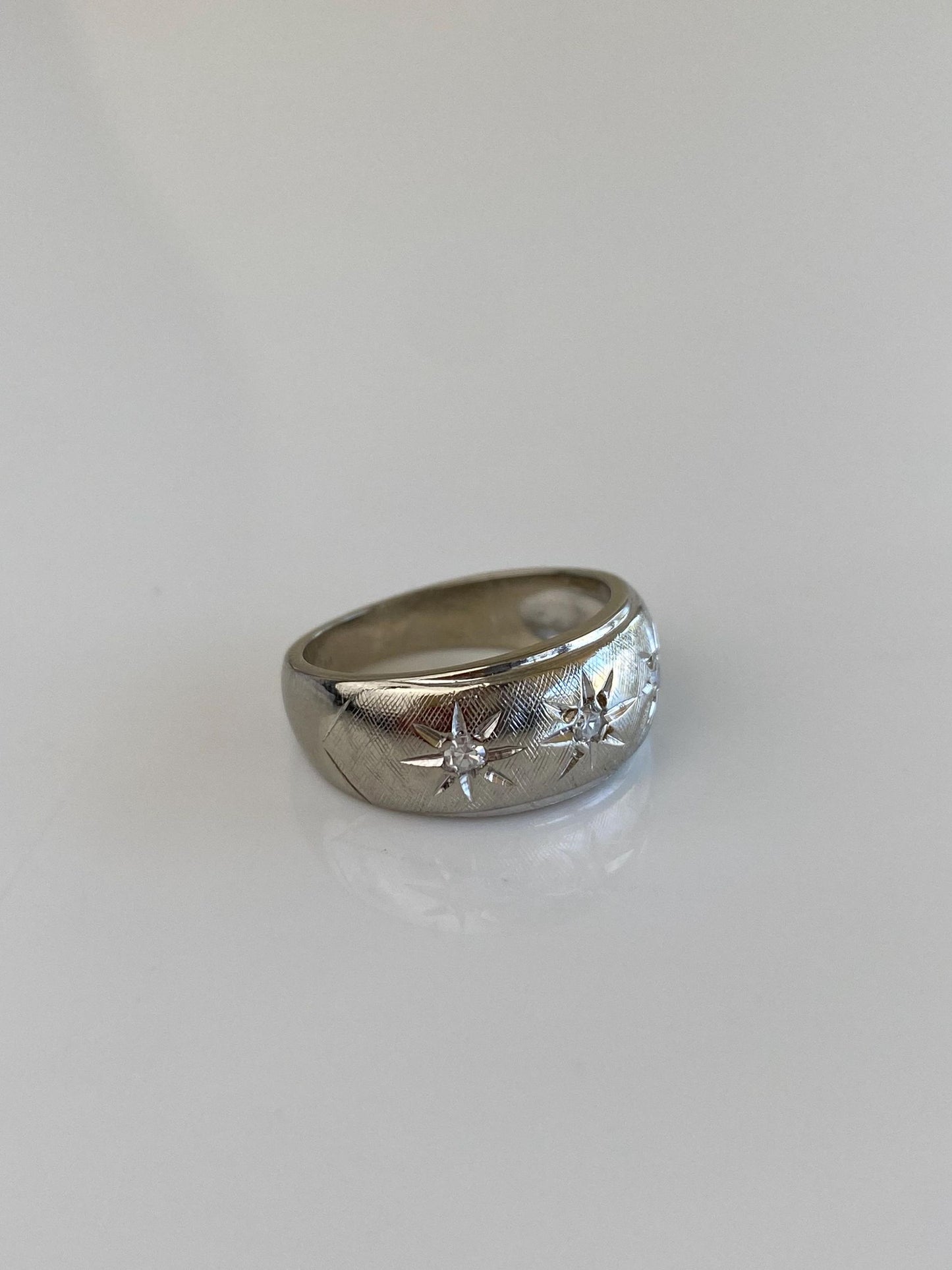 Vintage Solid 14k White Gold Star Set Diamond Crosshatch Ring Band - Size 4