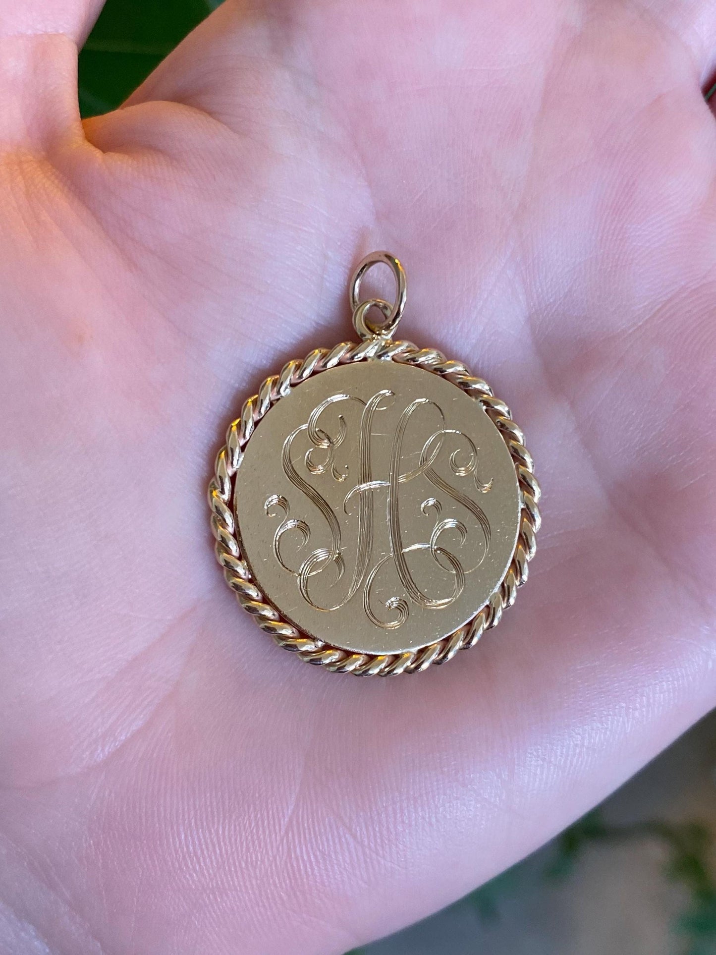 Vintage Solid 14k Yellow Gold Large Rope Border Monogram Charm