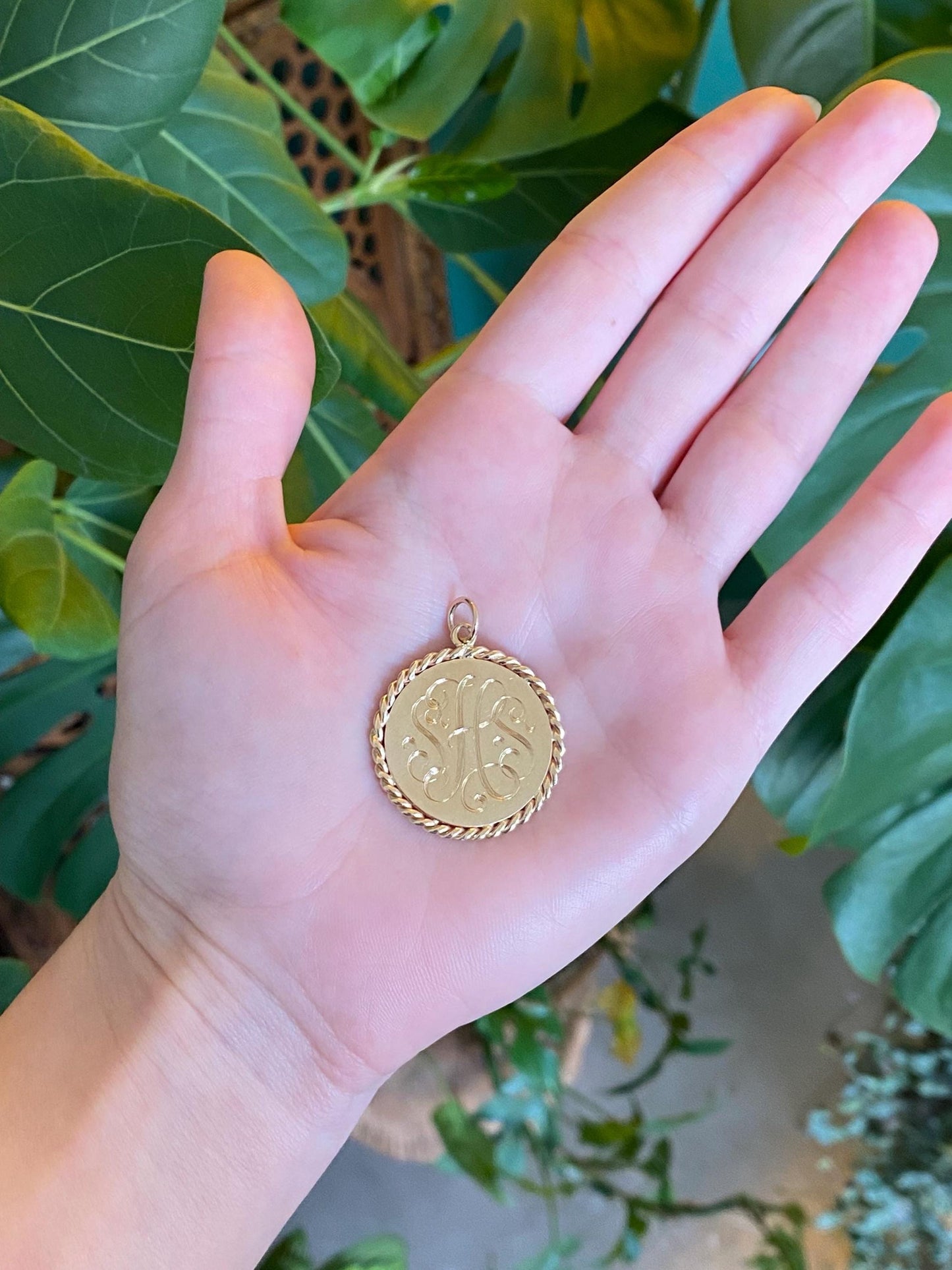 Vintage Solid 14k Yellow Gold Large Rope Border Monogram Charm