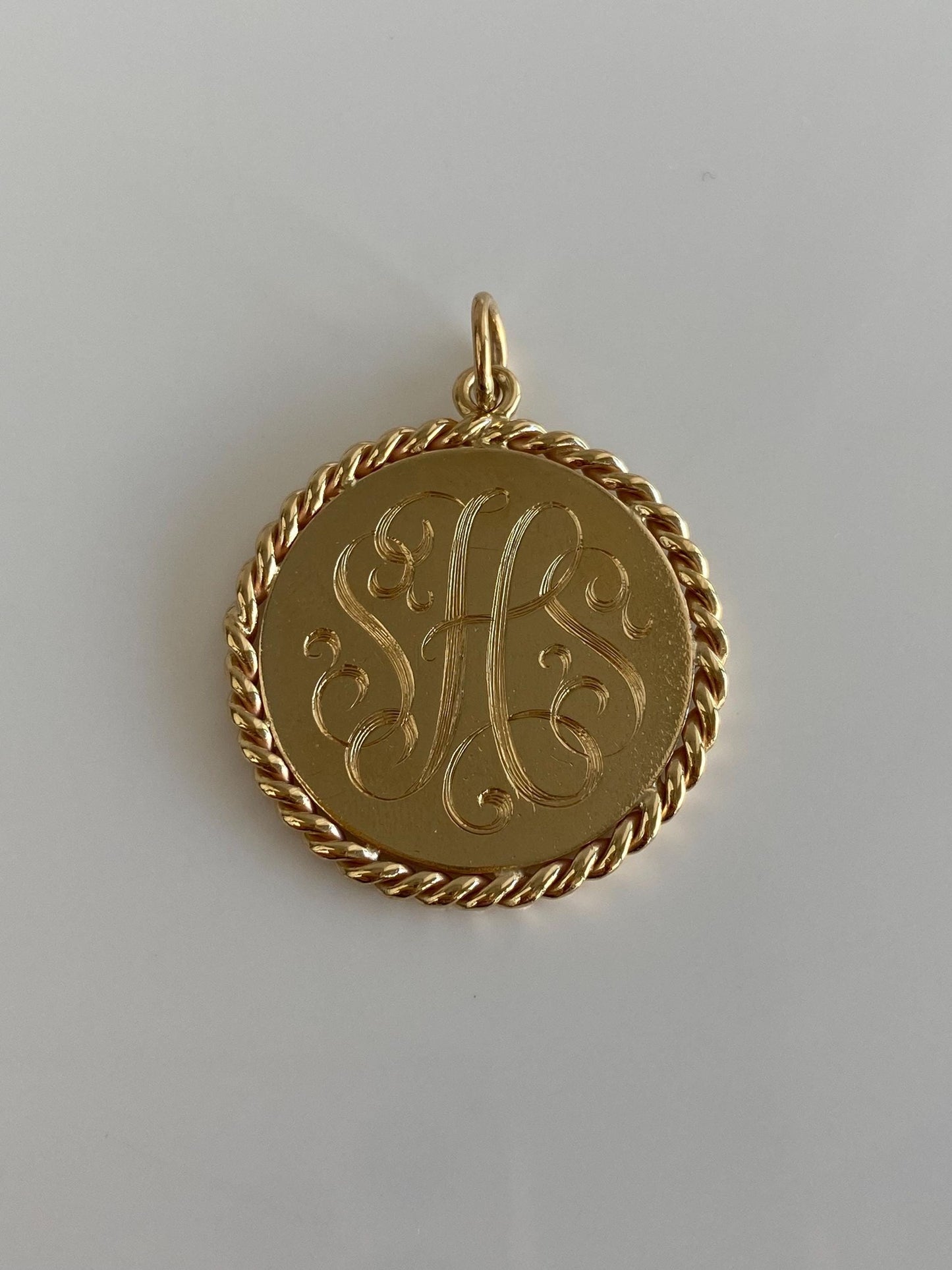 Vintage Solid 14k Yellow Gold Large Rope Border Monogram Charm