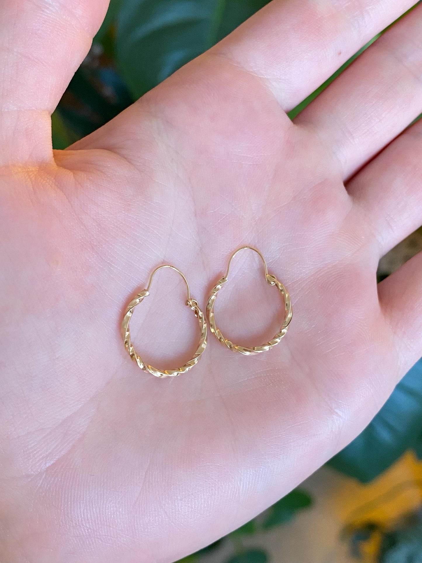 Vintage 14k Yellow Gold Twist Hoop Earrings