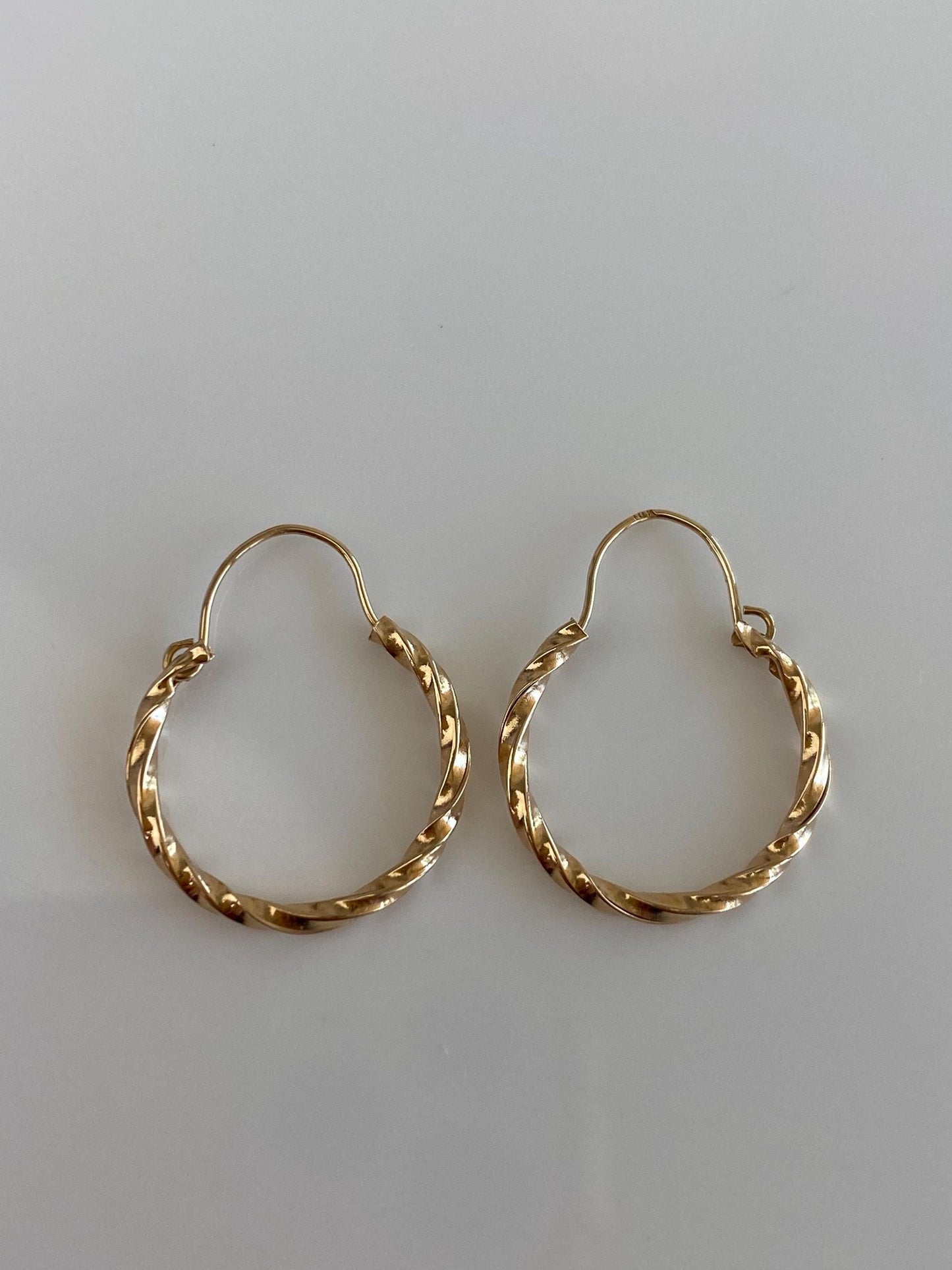 Vintage 14k Yellow Gold Twist Hoop Earrings