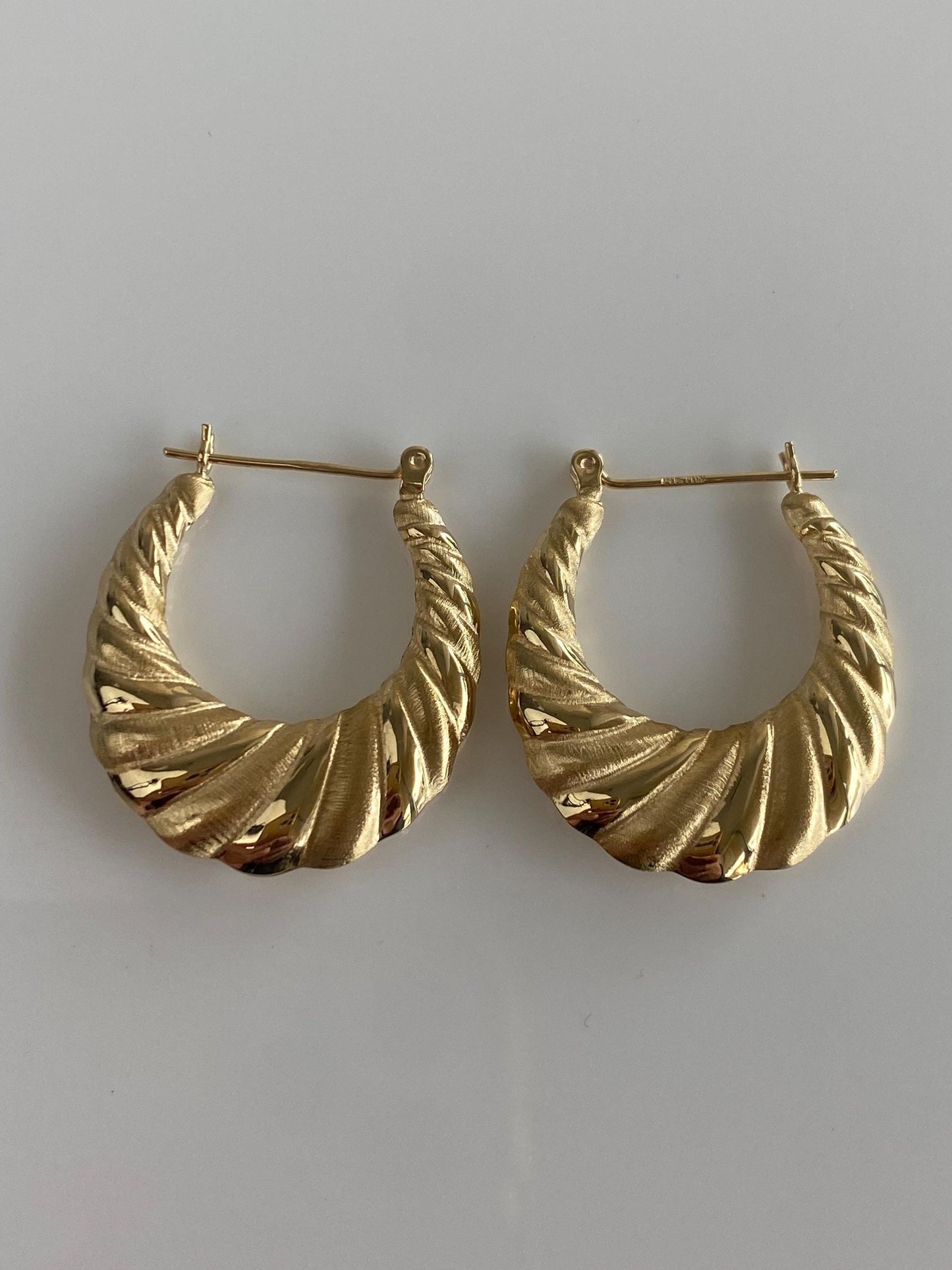 Vintage 14k Yellow Gold Scalloped Hoop Earrings