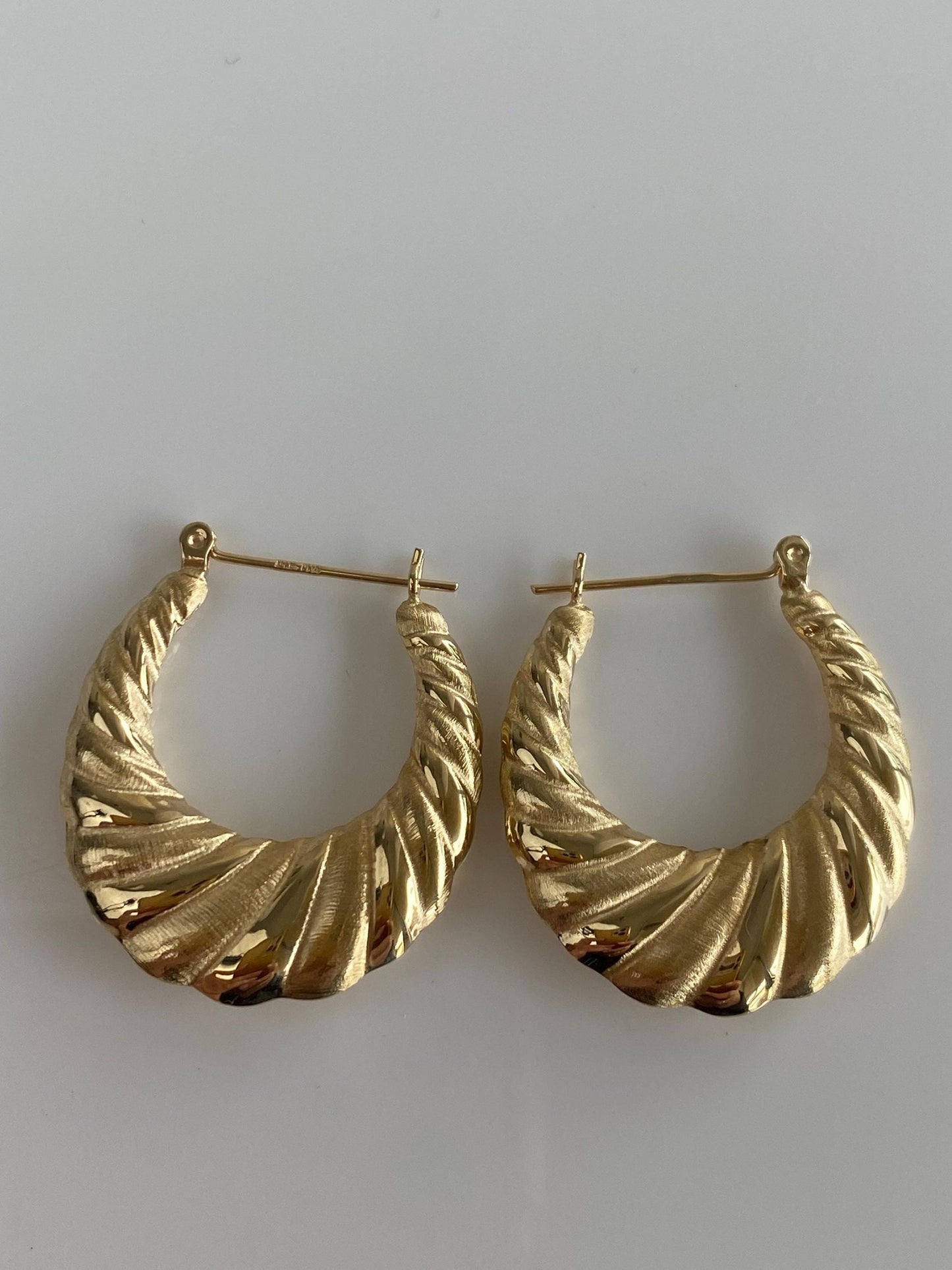 Vintage 14k Yellow Gold Scalloped Hoop Earrings