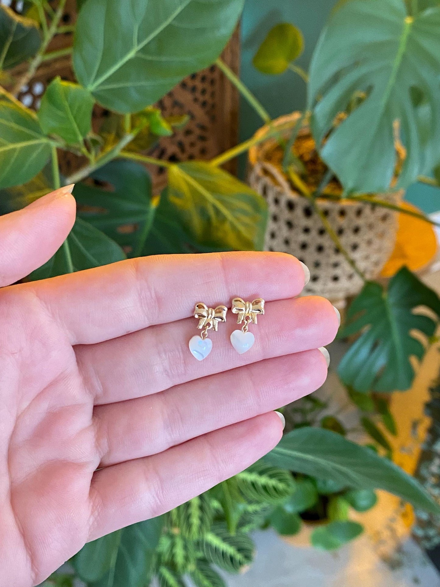 Vintage Solid 14k Yellow Gold Mother of Pearl Heart Bow Stud Earrings