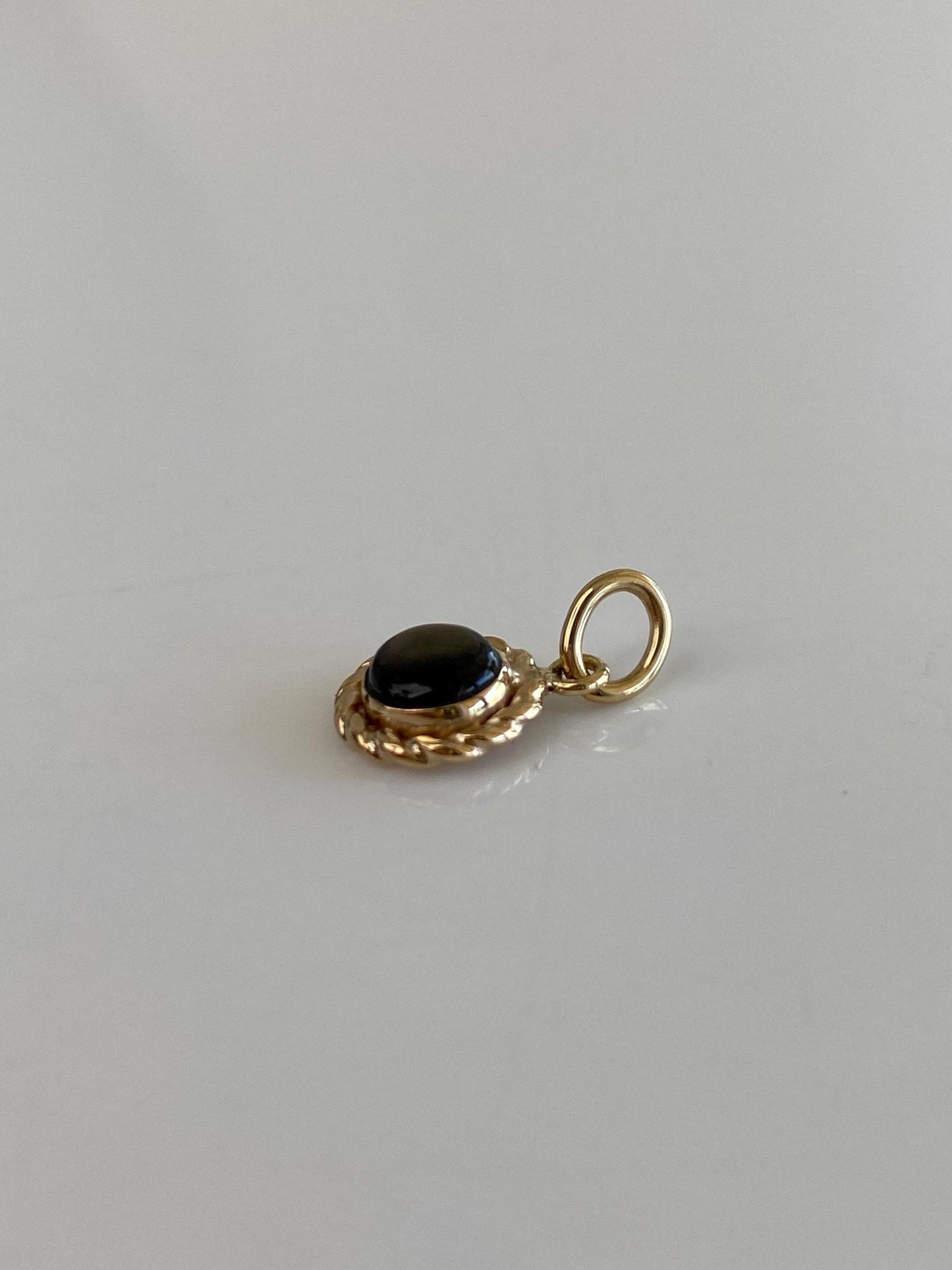 Vintage Solid 14k Yellow Gold Star Sapphire Charm