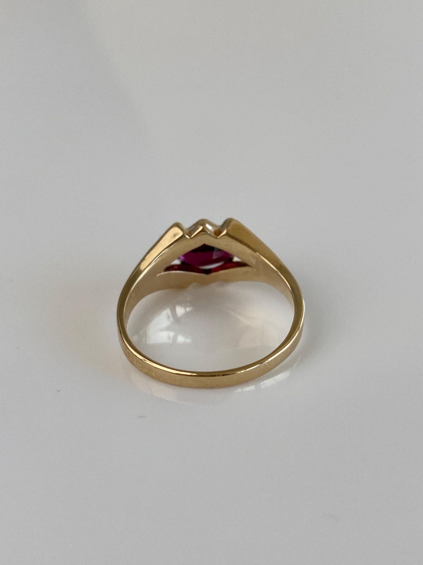 Vintage Solid 14k Yellow Gold Garnet Ring - Size 8