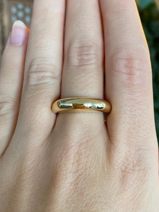 Vintage Solid 18k Yellow Gold Domed Ring - Size 7.75