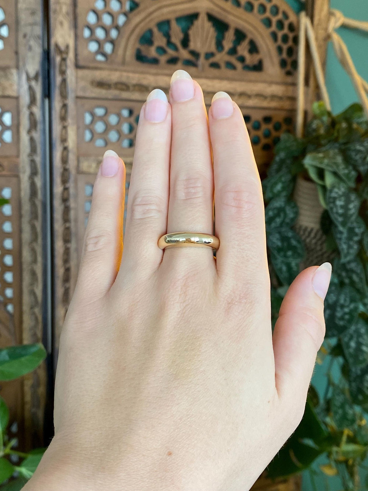 Vintage Solid 18k Yellow Gold Domed Ring - Size 7.75