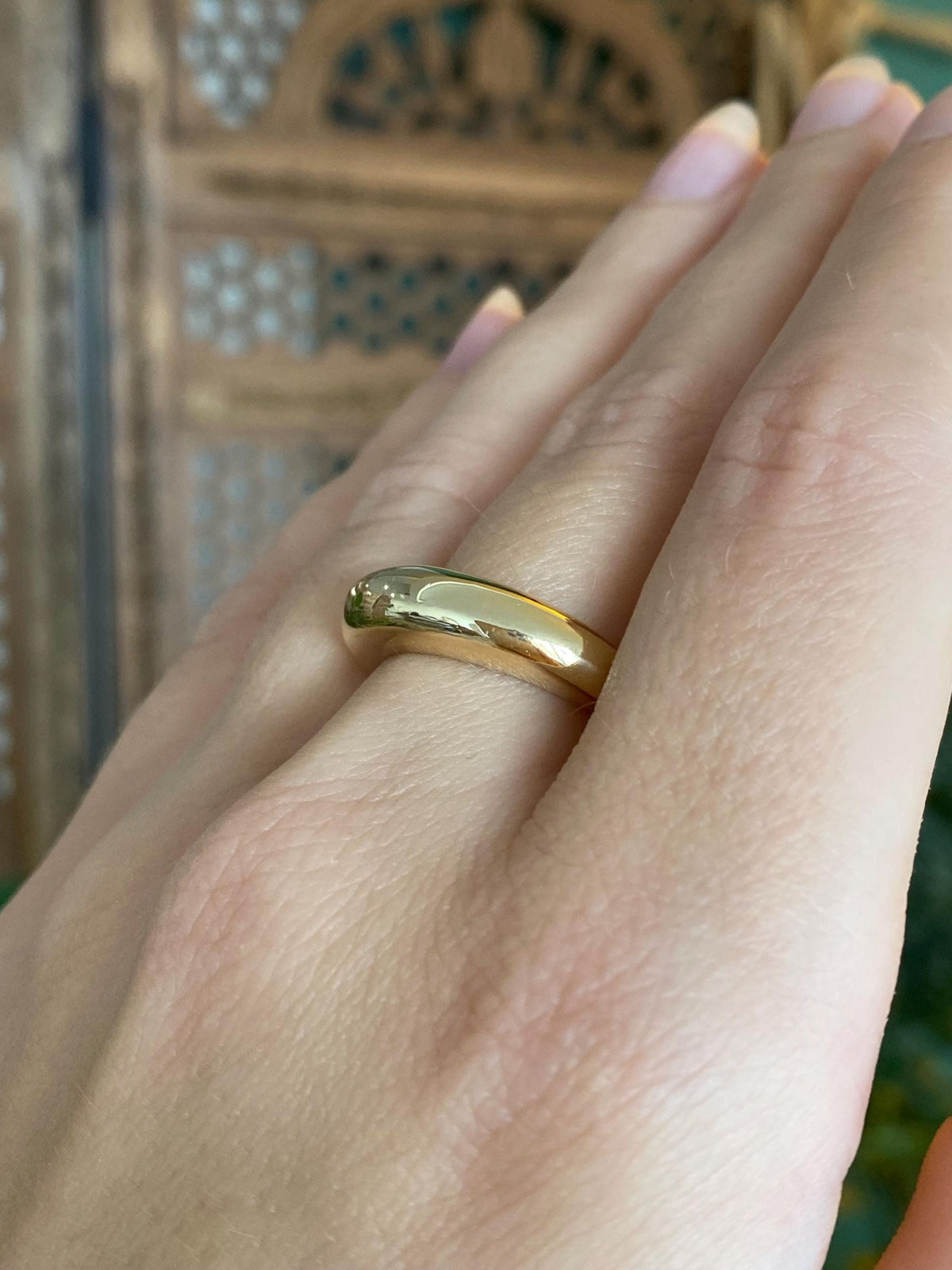 Vintage Solid 18k Yellow Gold Domed Ring - Size 7.75