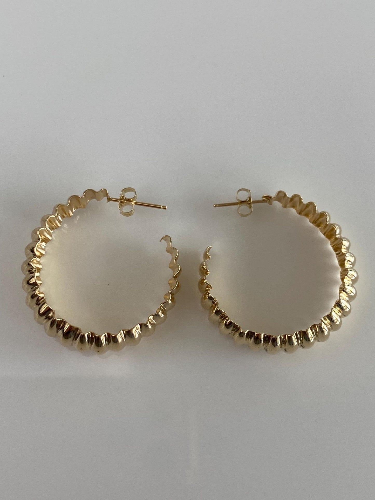 Vintage Solid 14k Yellow Gold Scalloped Hoop Earrings