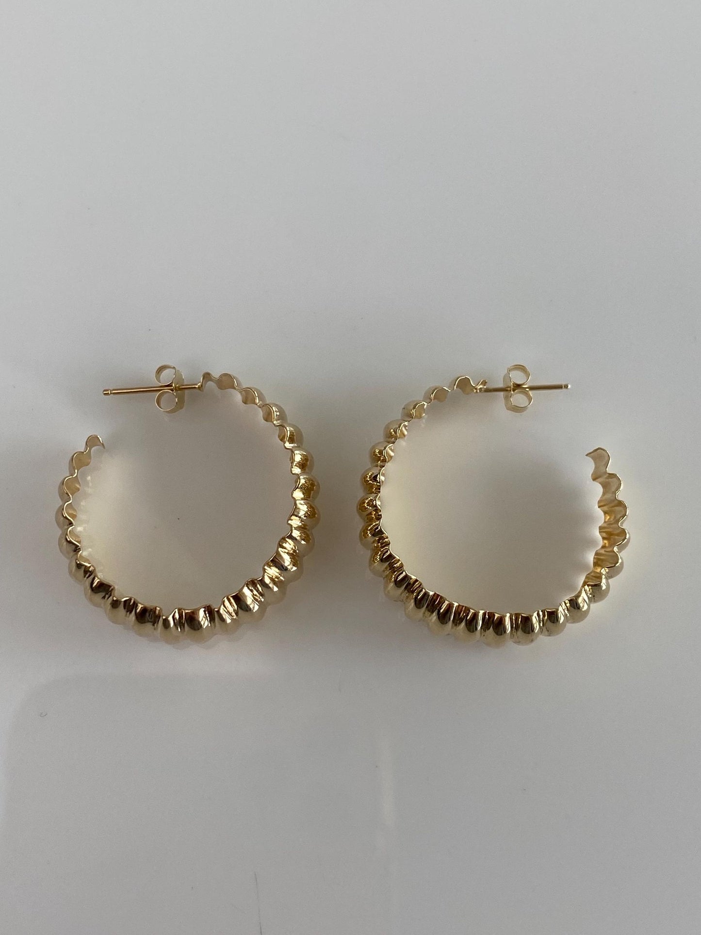 Vintage Solid 14k Yellow Gold Scalloped Hoop Earrings