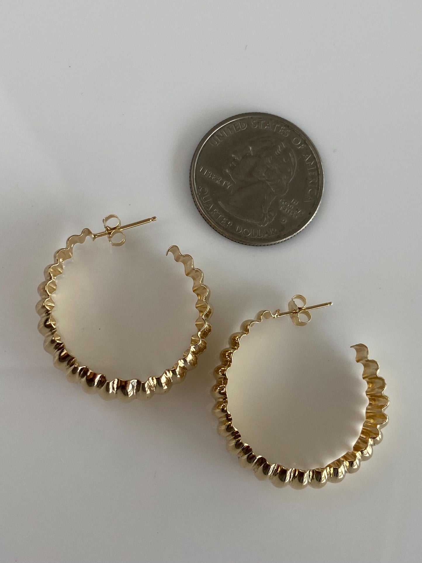 Vintage Solid 14k Yellow Gold Scalloped Hoop Earrings