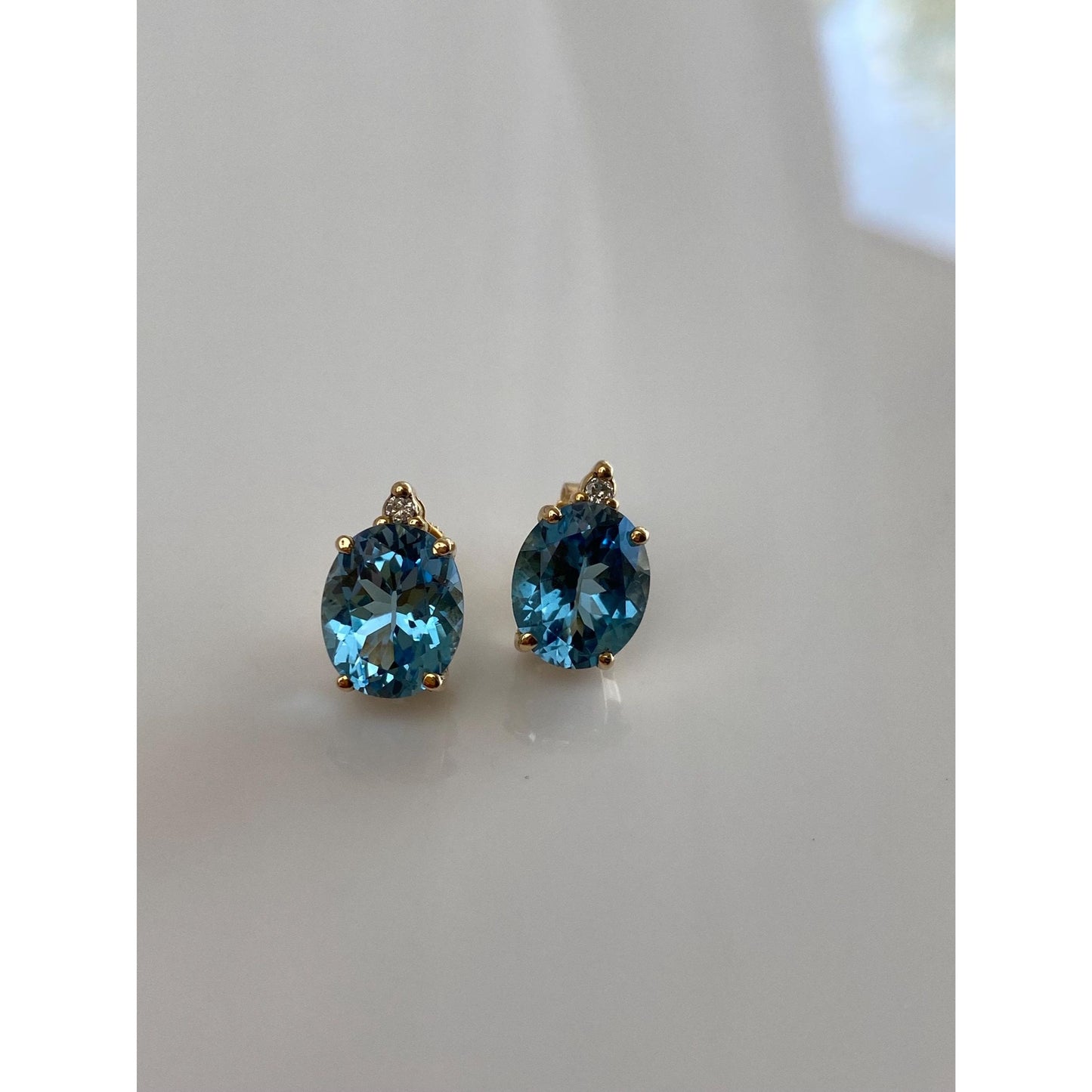 Vintage Solid 14k Yellow Gold Diamond Topaz Stud Earrings