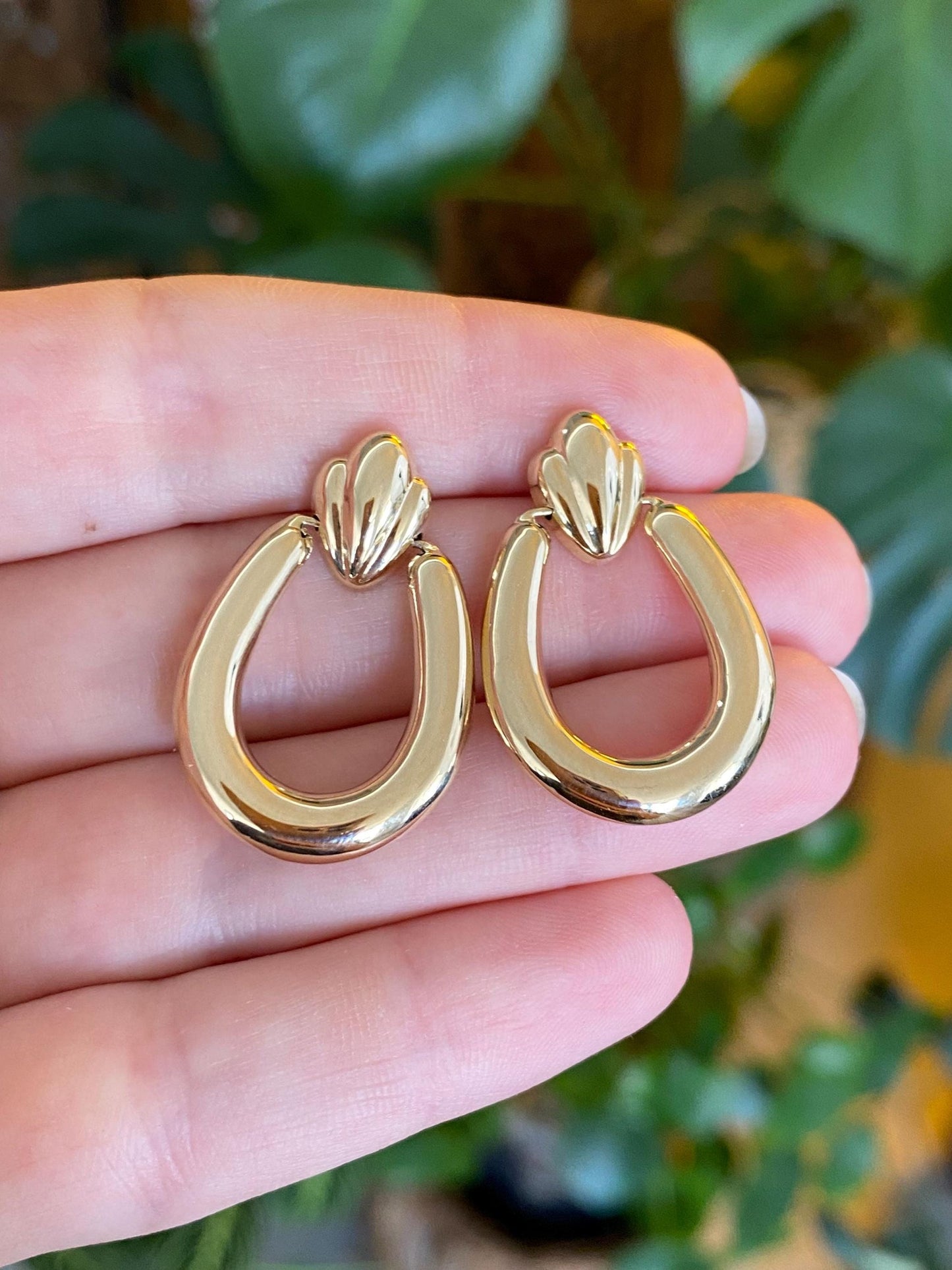 Vintage 14k Yellow Gold Scalloped Hoop Stud Earrings