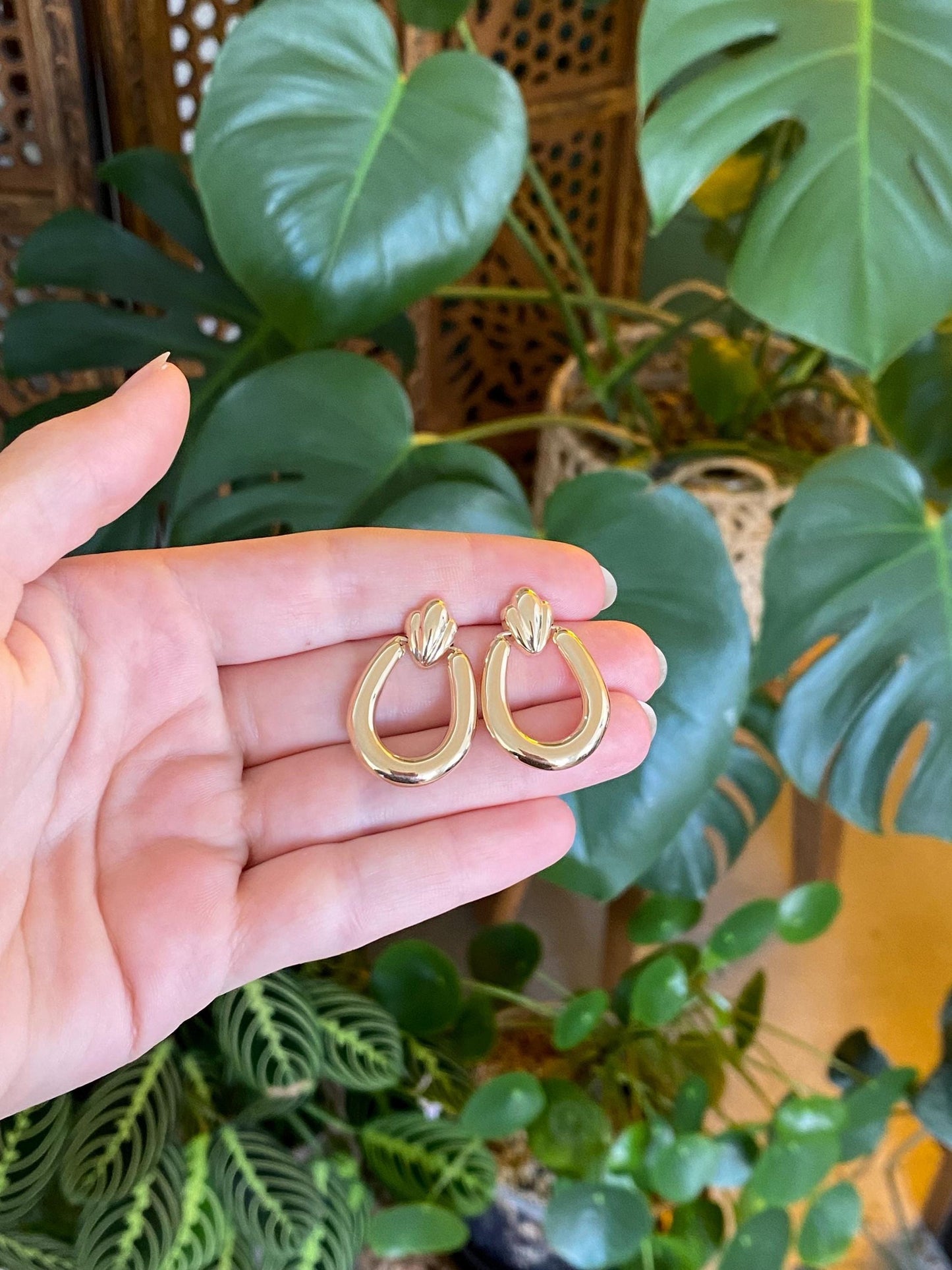 Vintage 14k Yellow Gold Scalloped Hoop Stud Earrings