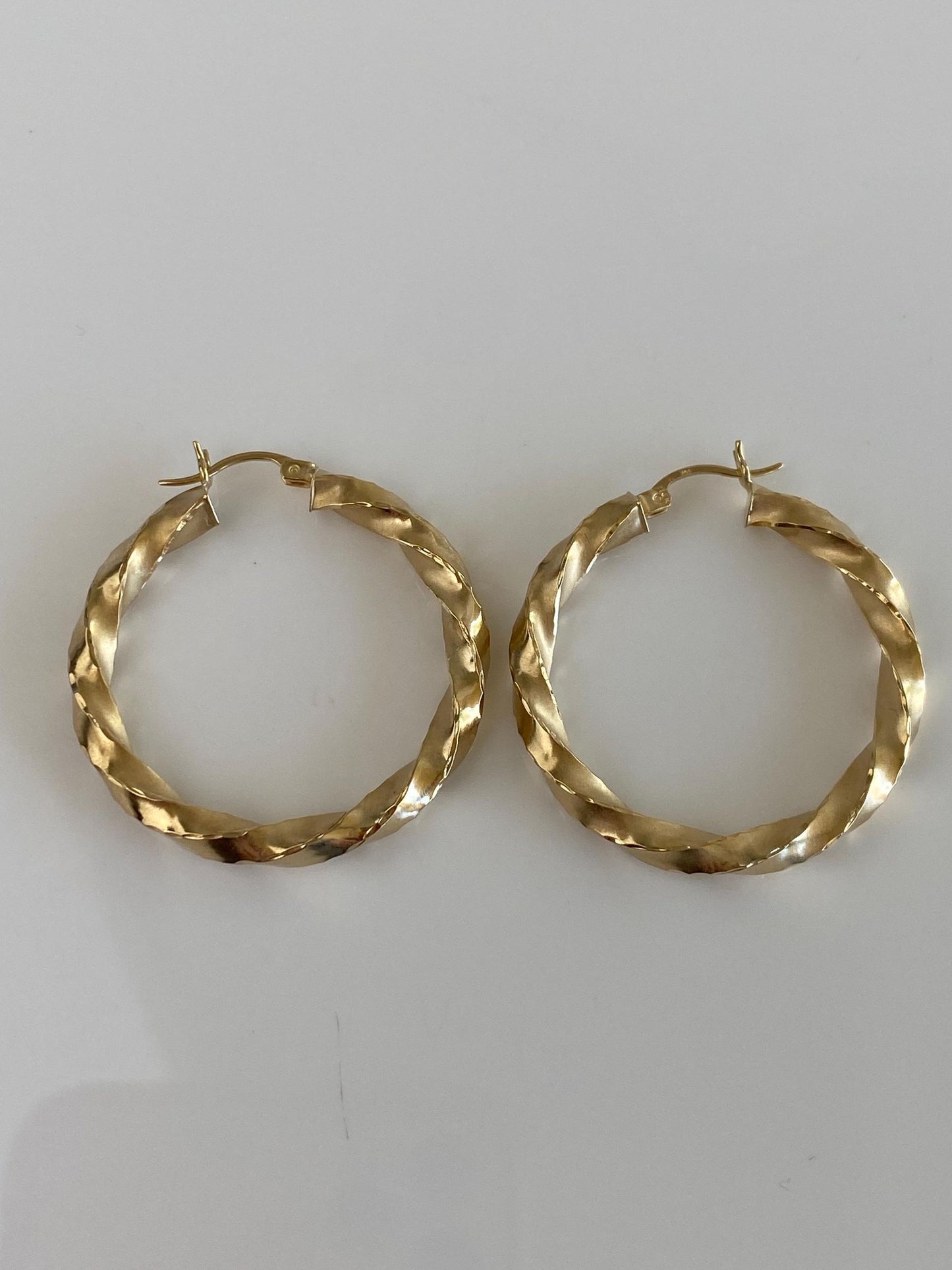 Vintage 14k Yellow Gold Twist Hoop Earrings