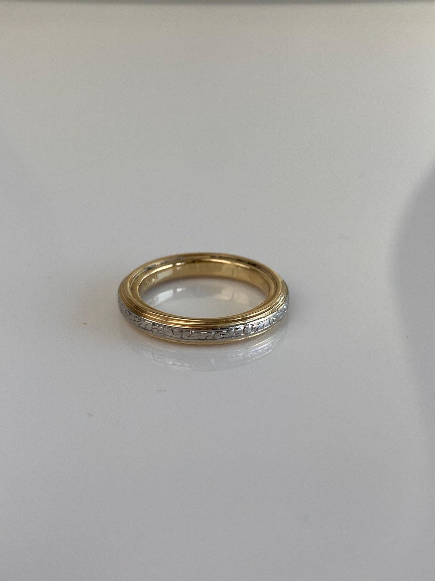 Vintage Solid 14k White & Yellow Gold Designed Ring Band - Size 4