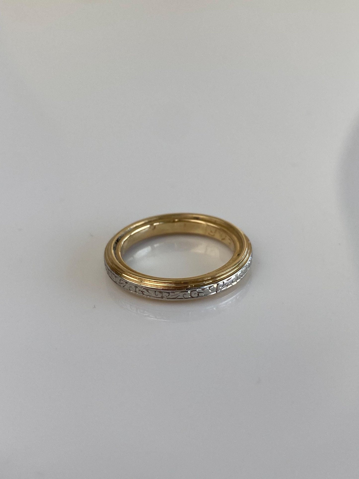 Vintage Solid 14k White & Yellow Gold Designed Ring Band - Size 4