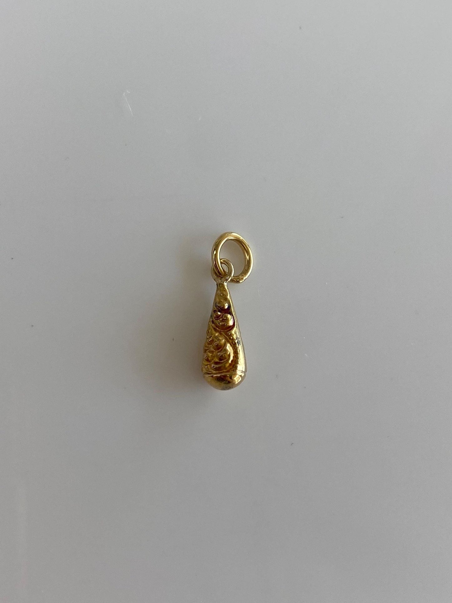 Vintage 18k Yellow Gold Floral Embossed Teardrop Charm