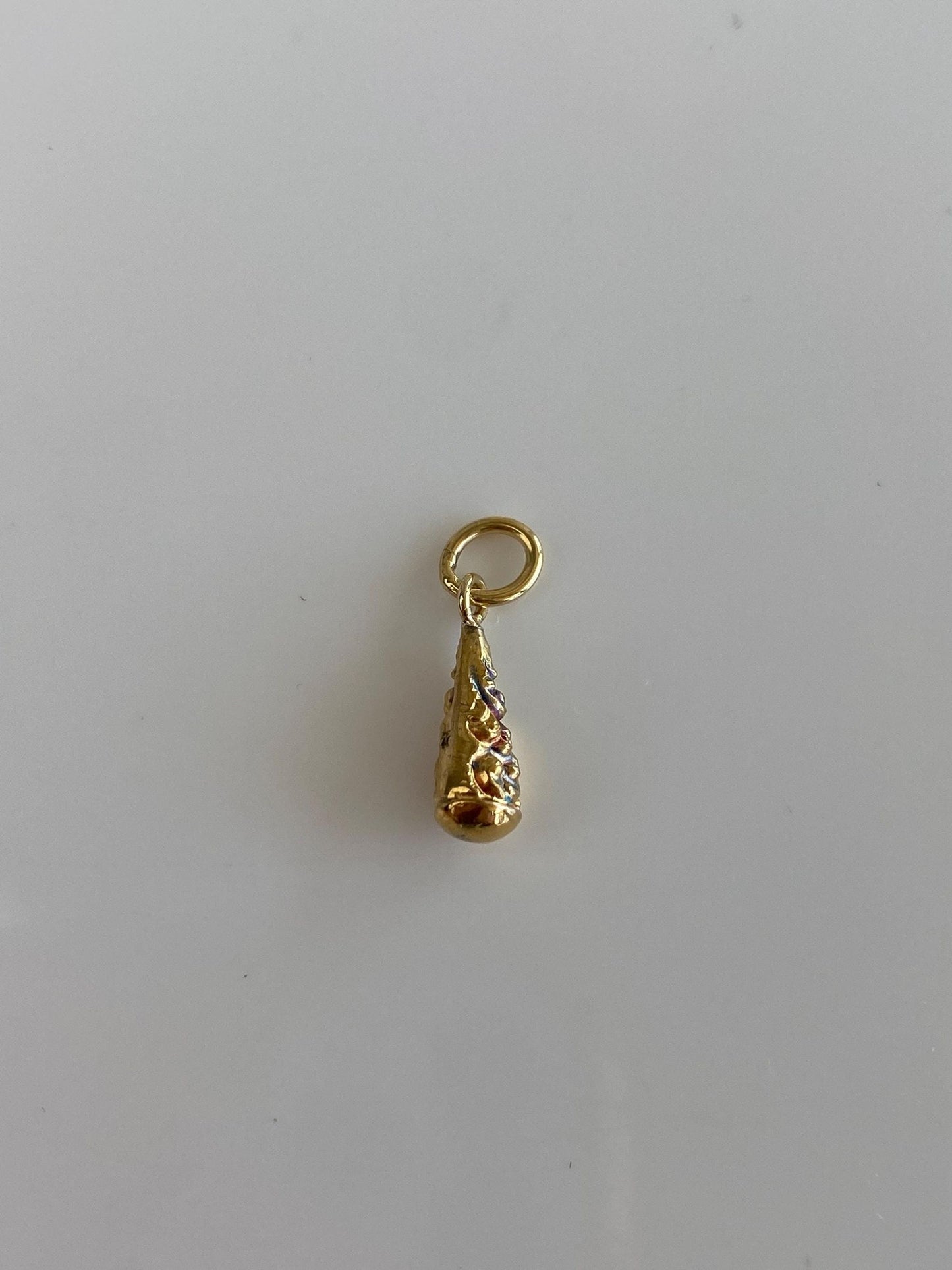 Vintage 18k Yellow Gold Floral Embossed Teardrop Charm