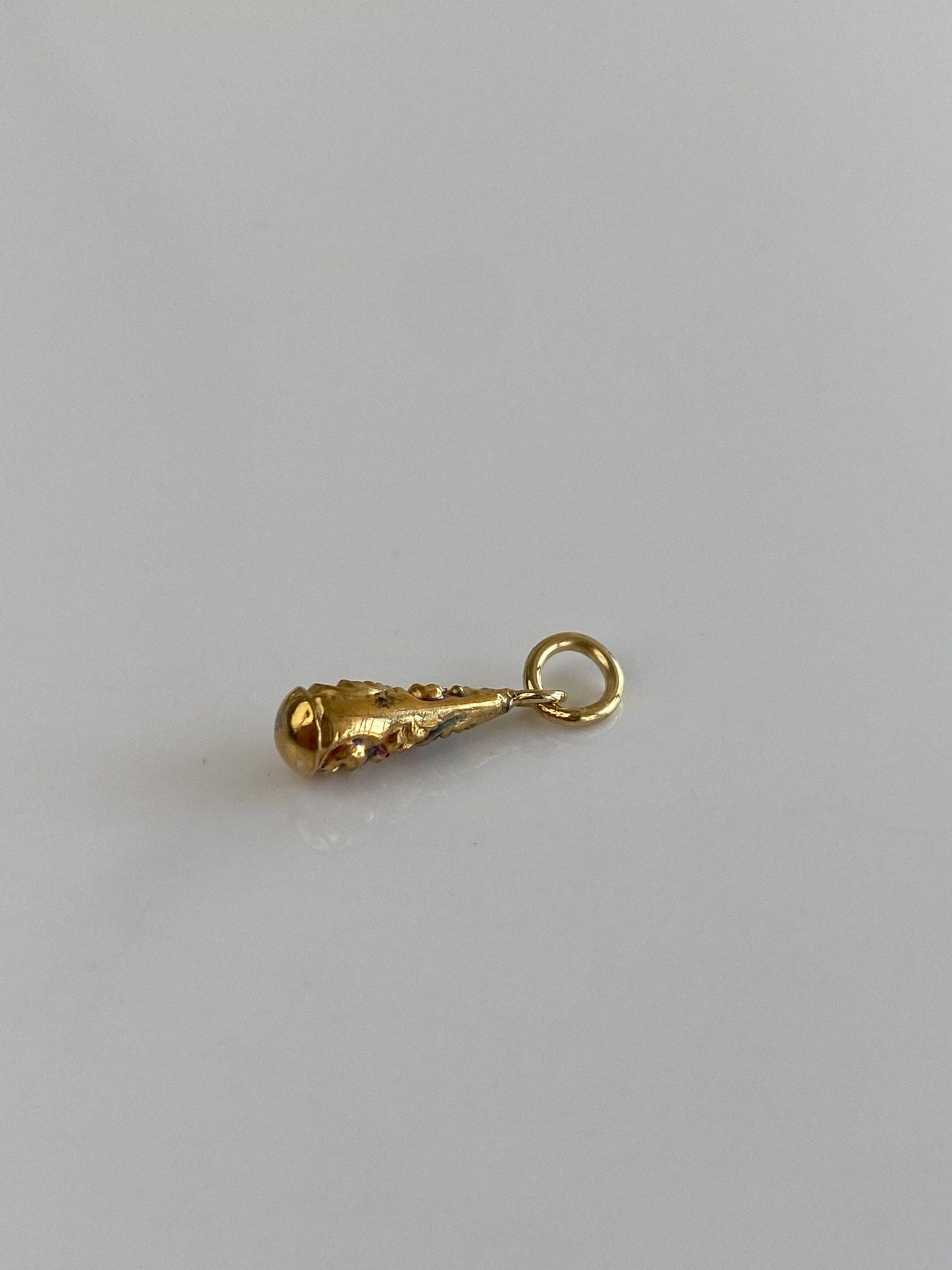 Vintage 18k Yellow Gold Floral Embossed Teardrop Charm