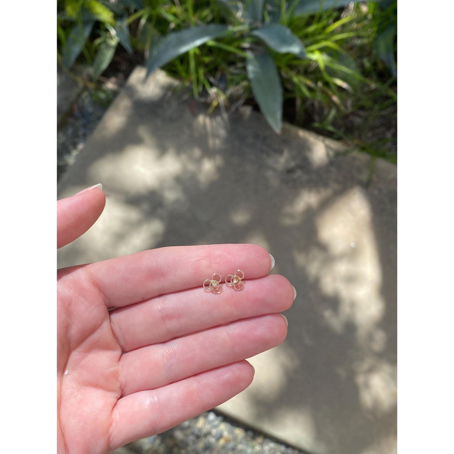 Vintage Solid 14k Yellow Gold Clear Sapphire Flower Style Stud Earrings