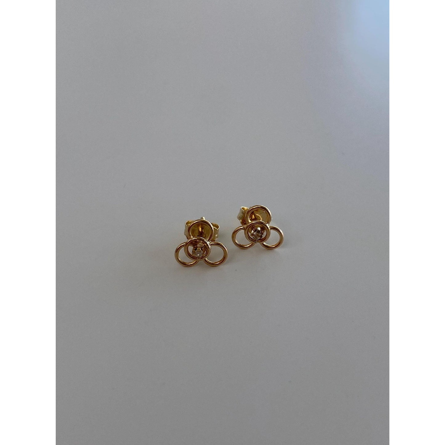 Vintage Solid 14k Yellow Gold Clear Sapphire Flower Style Stud Earrings