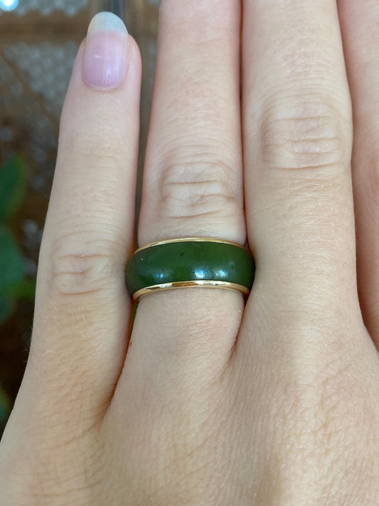 Vintage Solid 14k Yellow Gold Nephrite Jade Inlay Ring Band - Size 5.25