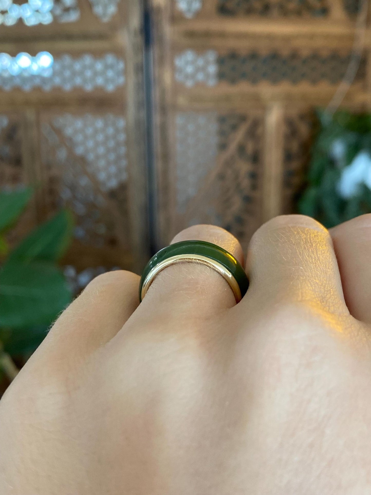 Vintage Solid 14k Yellow Gold Nephrite Jade Inlay Ring Band - Size 5.25