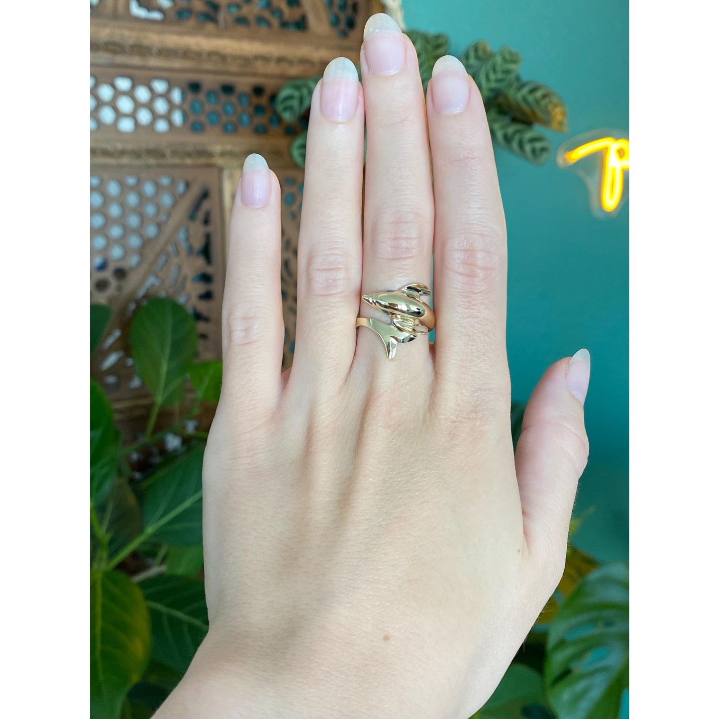 Vintage Solid 14k Yellow Gold Emerald Dolphin Ring - Size 7.25