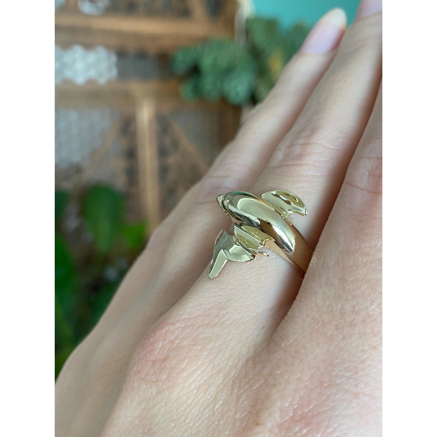 Vintage Solid 14k Yellow Gold Emerald Dolphin Ring - Size 7.25