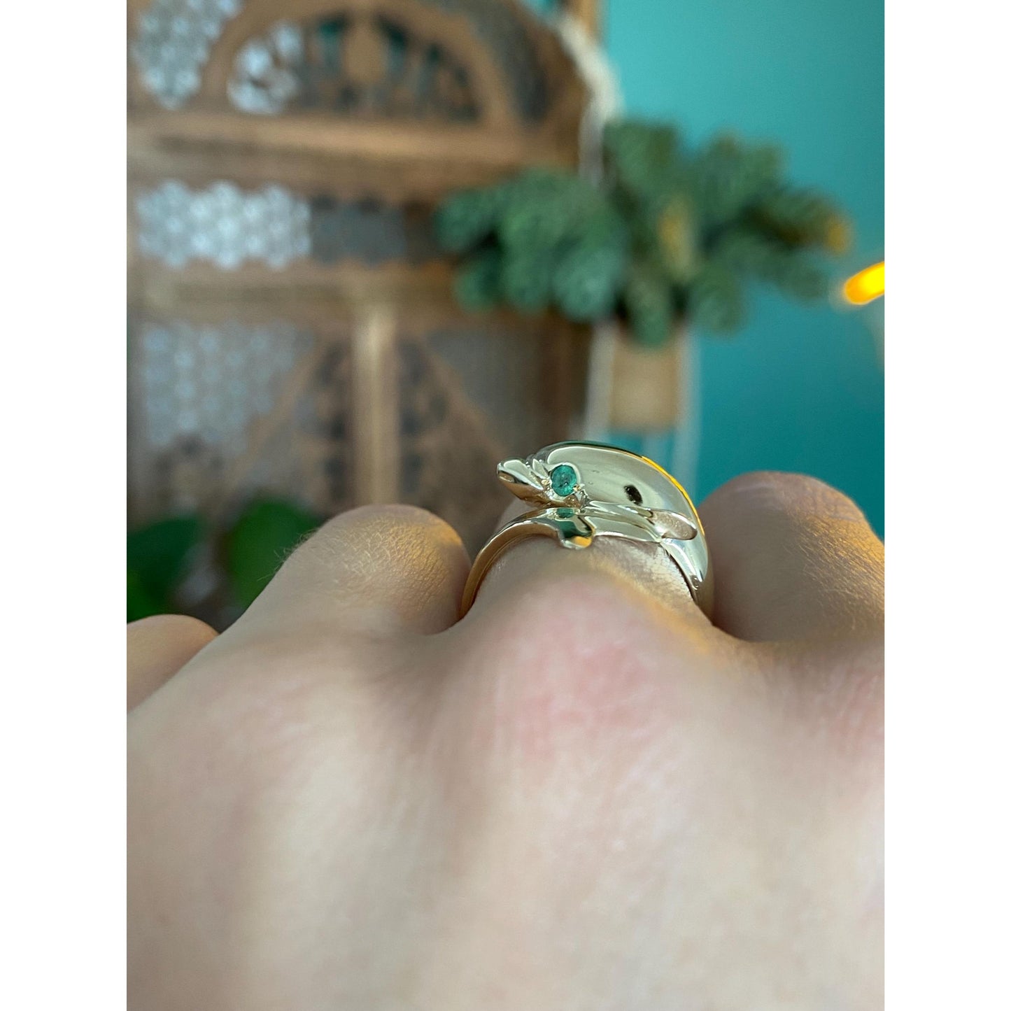 Vintage Solid 14k Yellow Gold Emerald Dolphin Ring - Size 7.25