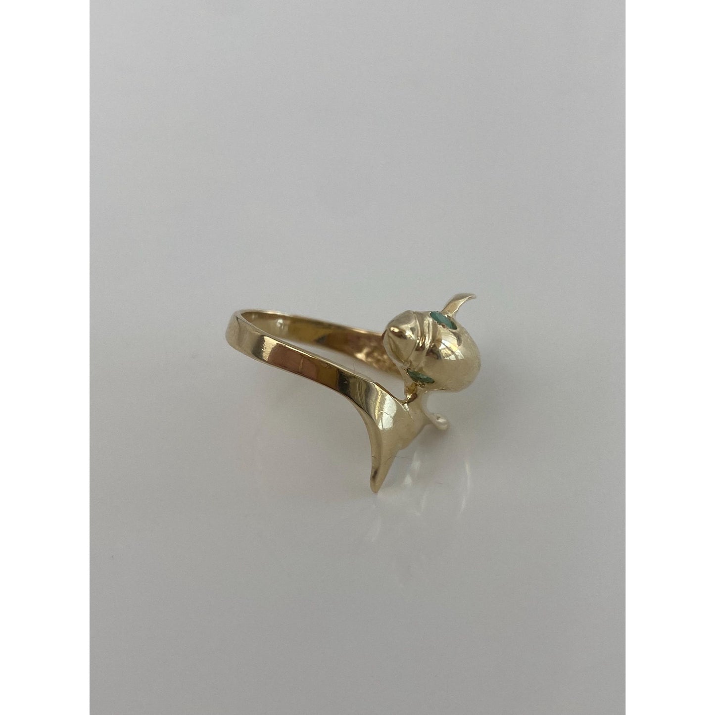 Vintage Solid 14k Yellow Gold Emerald Dolphin Ring - Size 7.25