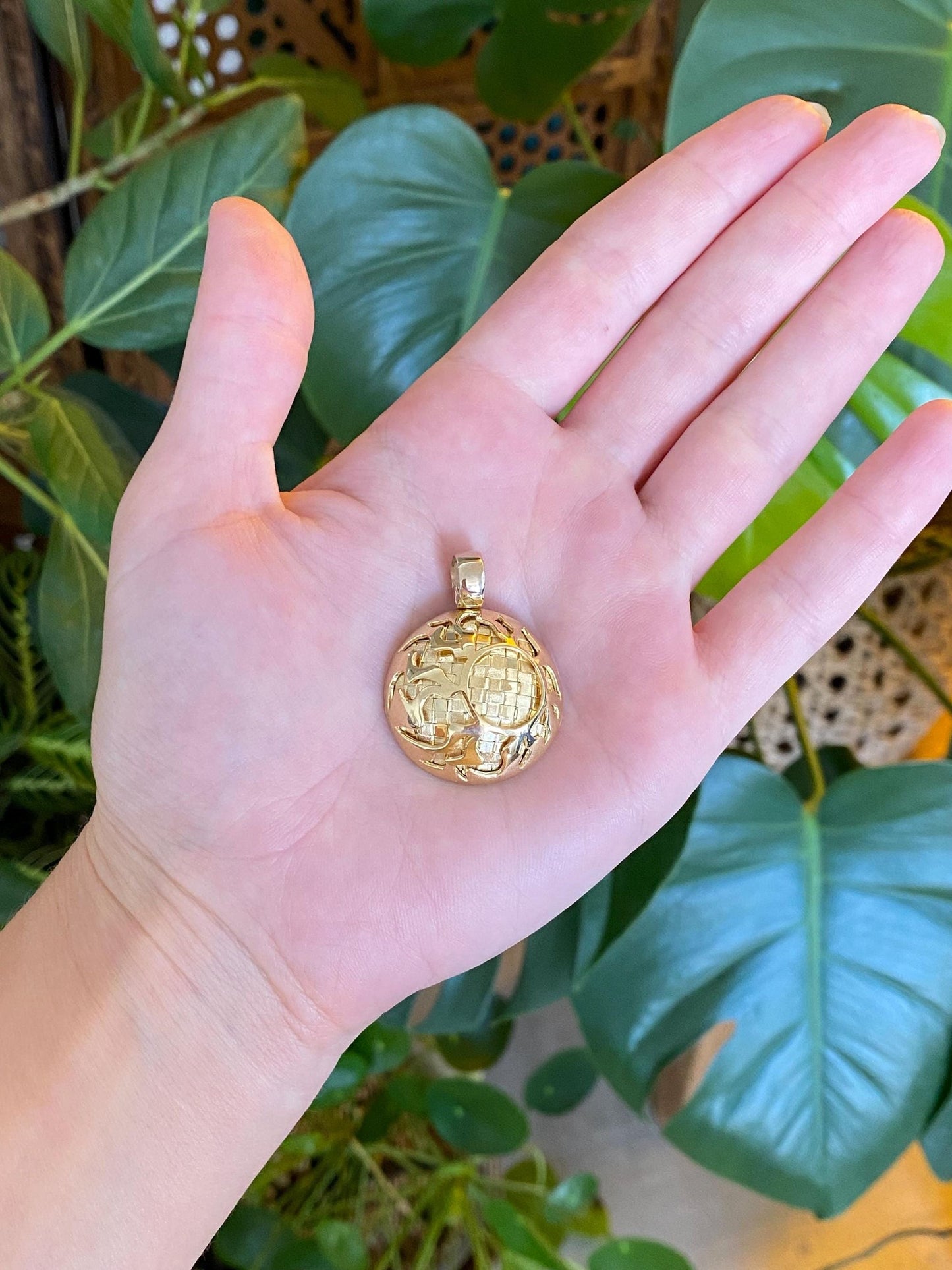 Vintage Solid 18k Yellow Gold Basketweave Sun Domed Charm