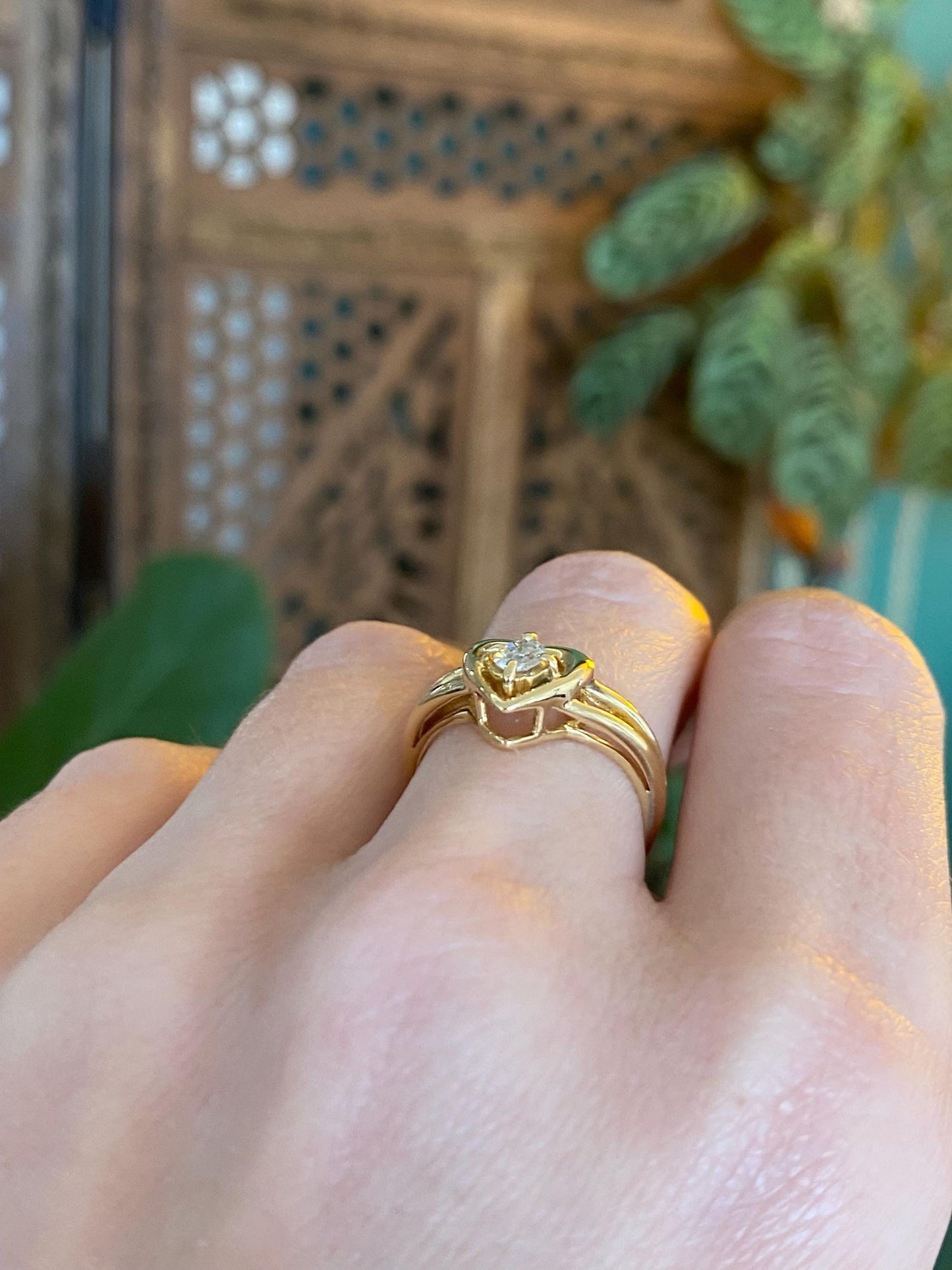 Vintage Solid 18k Yellow Gold Diamond Heart Ring - Size 6.5
