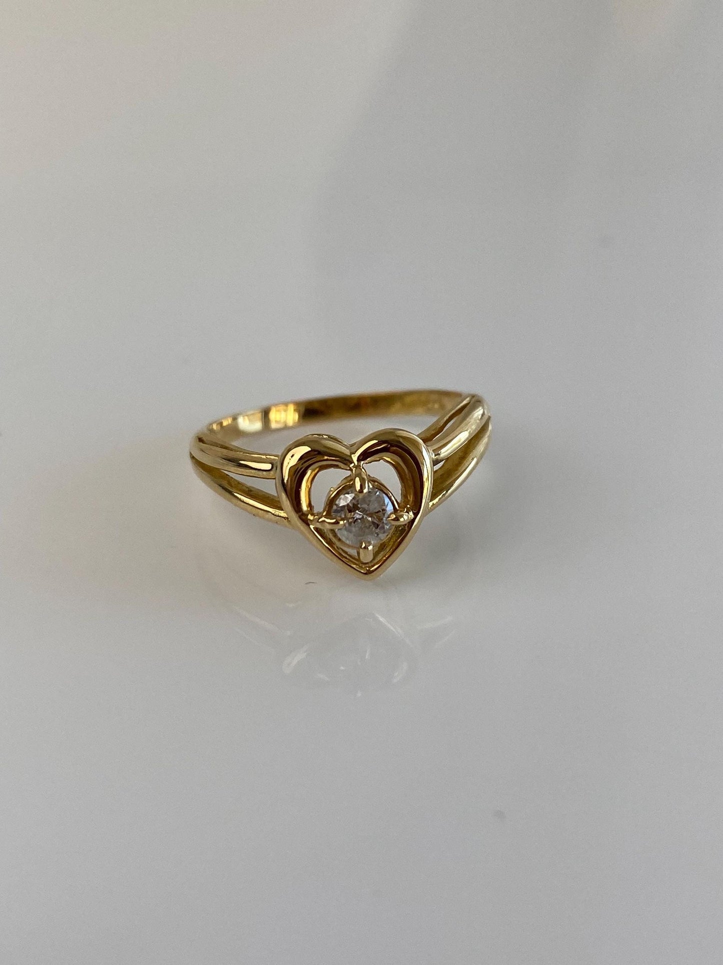 Vintage Solid 18k Yellow Gold Diamond Heart Ring - Size 6.5