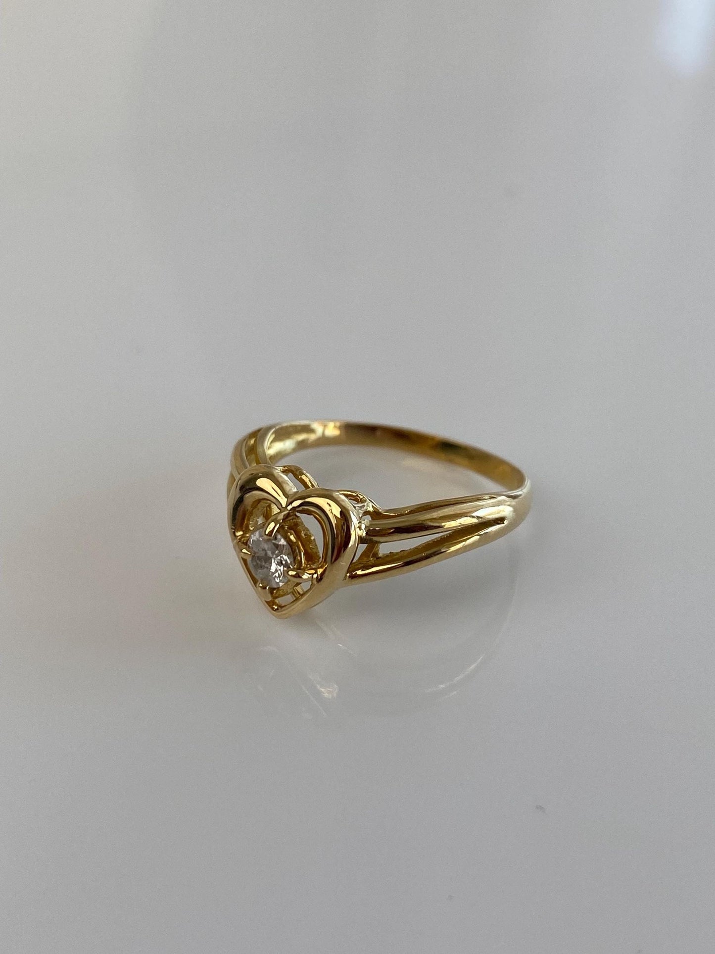 Vintage Solid 18k Yellow Gold Diamond Heart Ring - Size 6.5