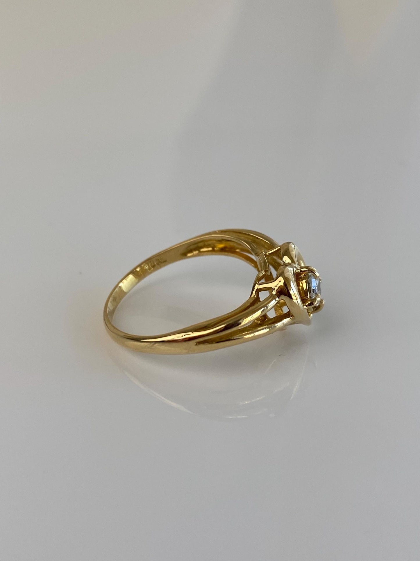 Vintage Solid 18k Yellow Gold Diamond Heart Ring - Size 6.5