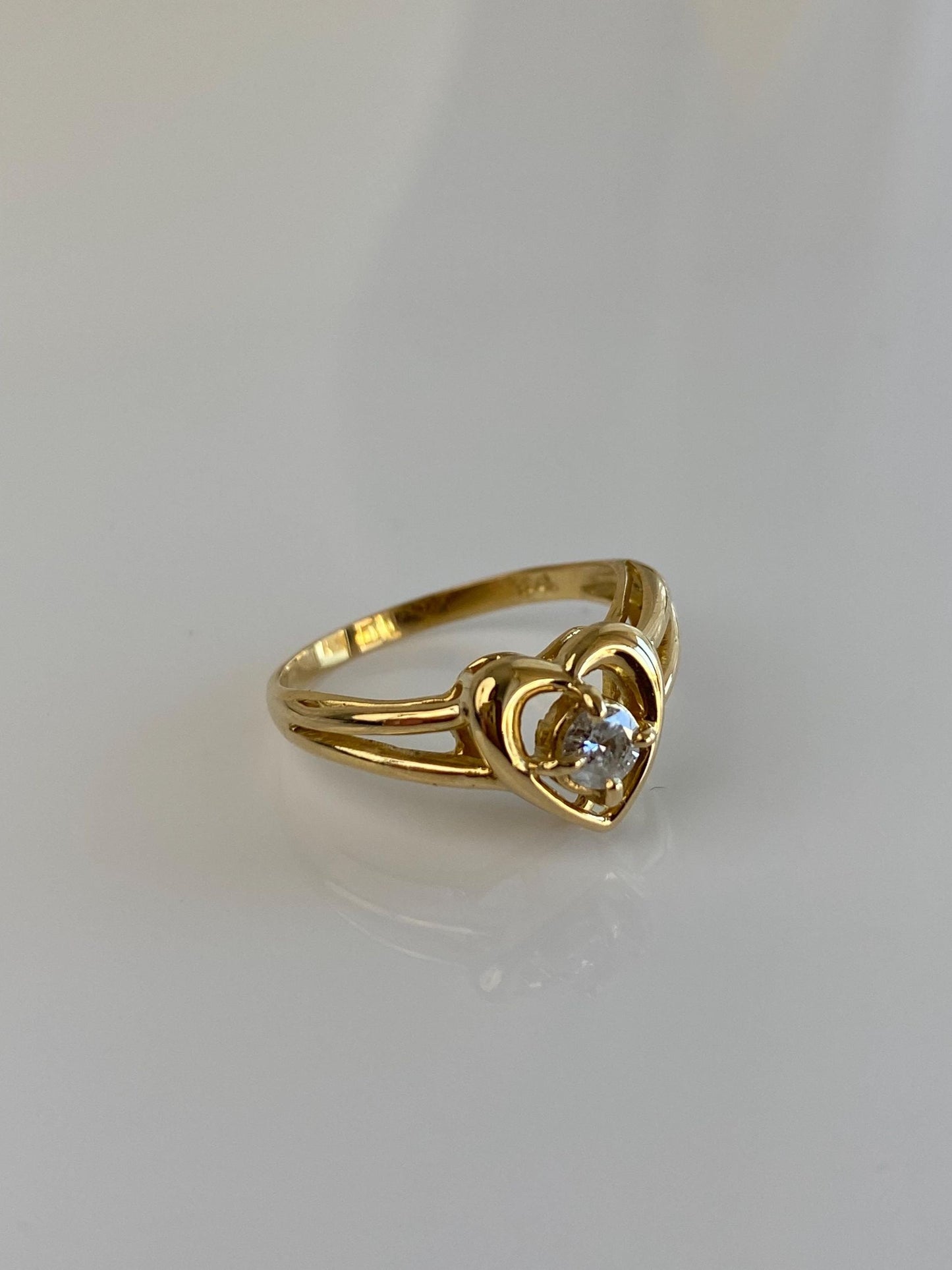Vintage Solid 18k Yellow Gold Diamond Heart Ring - Size 6.5